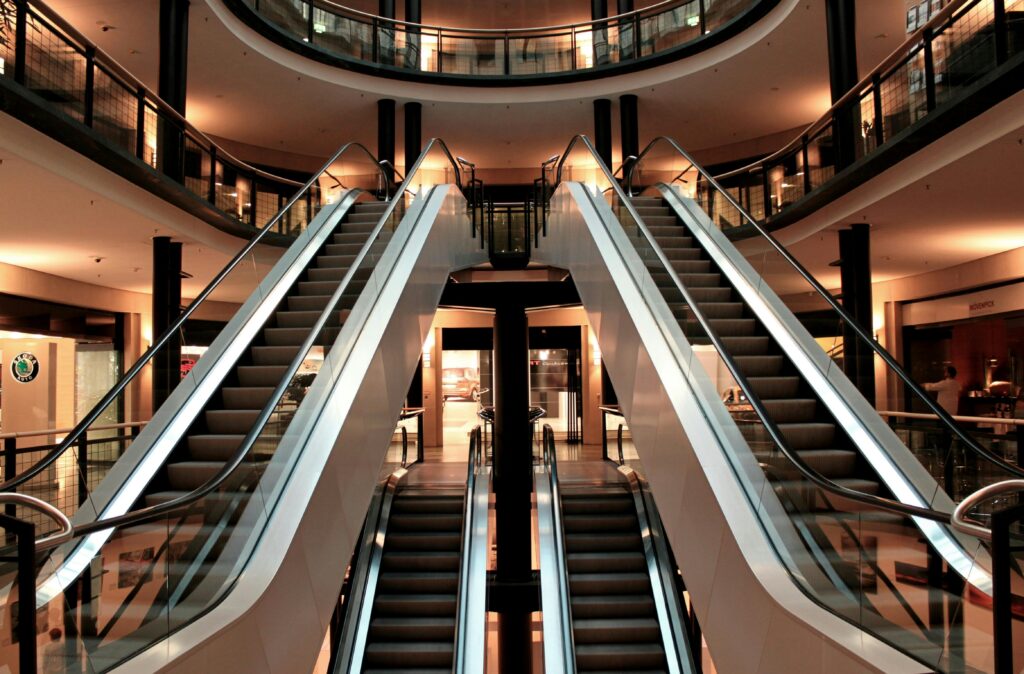 🏬 EXPANSÃO DO SETOR DE SHOPPINGS IMPULSIONA MERCADO IMOBILIÁRIO EM 2025