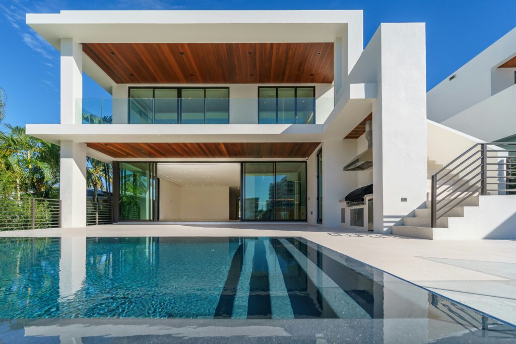 Mercado Imobiliário de Luxo em 2024: Principais Tendências e Hotspots Regionais